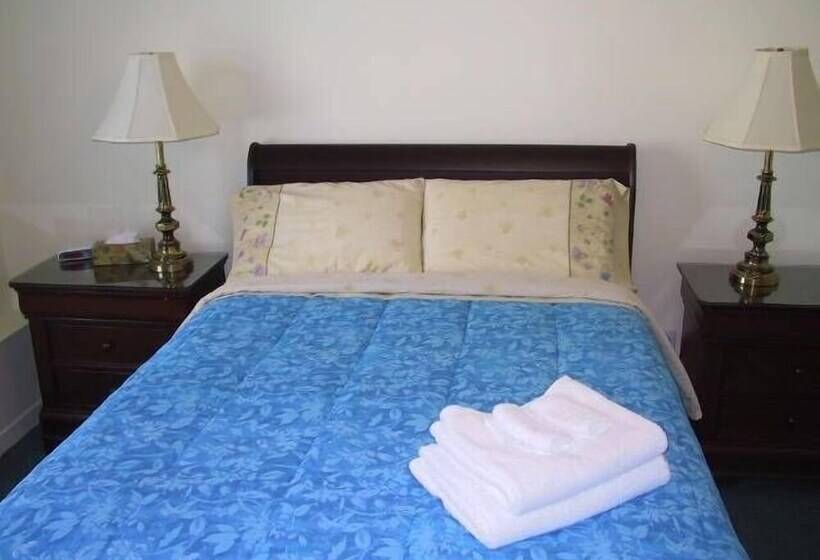 پانسیون Bond Guest House