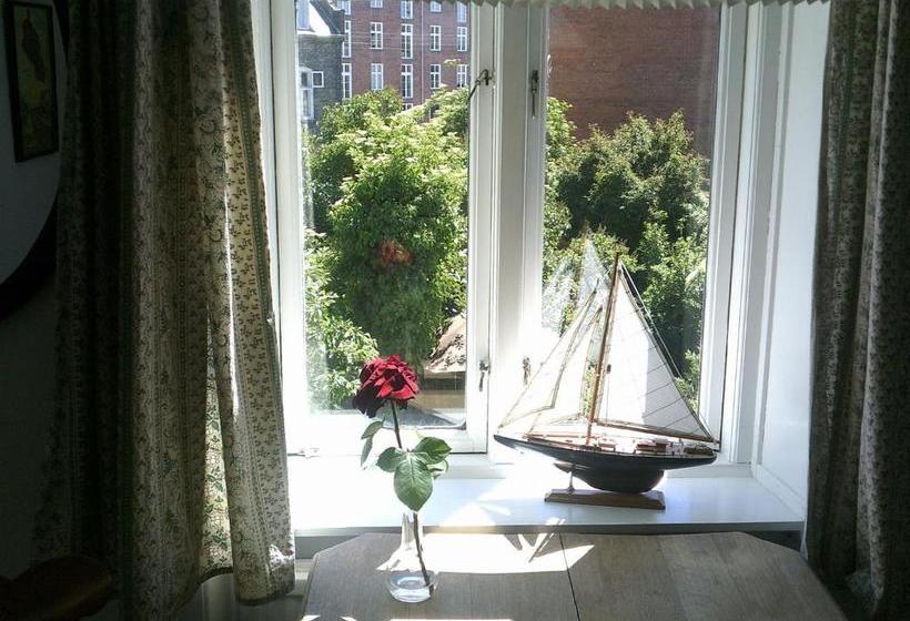 بنسيون The Little Guesthouse