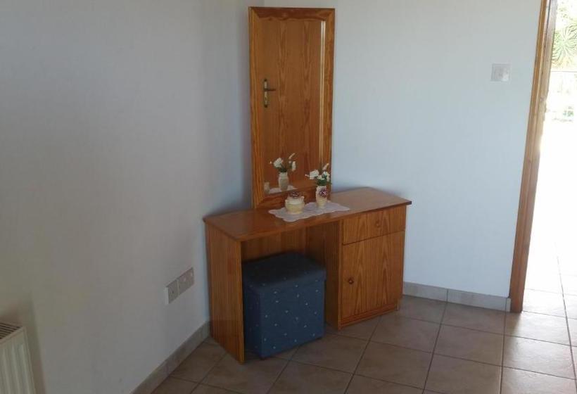 Pissouriana Hotel Apartments