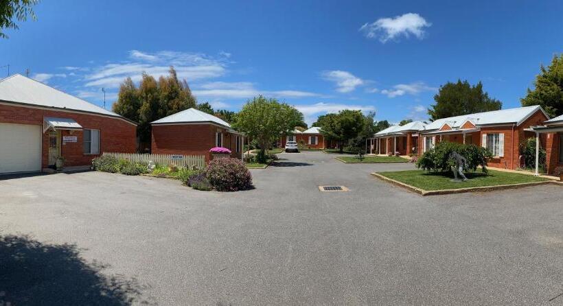 فندق Riverview At Ross