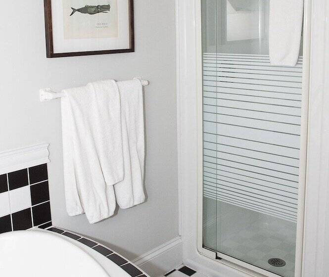 Salt Shaker Deli & Inn