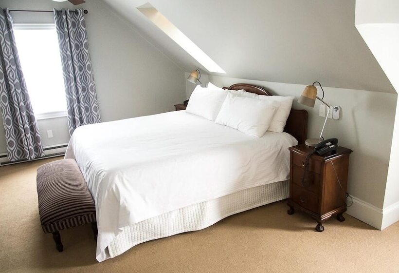 Salt Shaker Deli & Inn