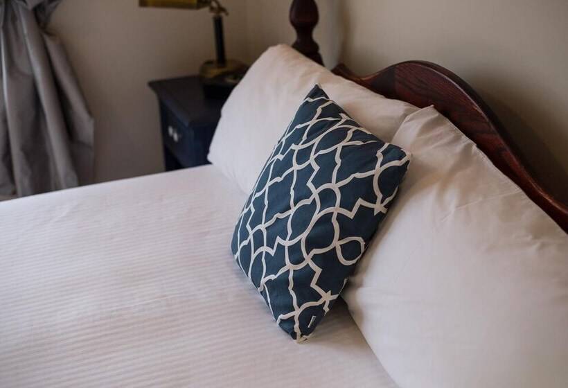 Salt Shaker Deli & Inn