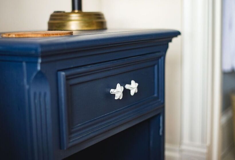 Salt Shaker Deli & Inn