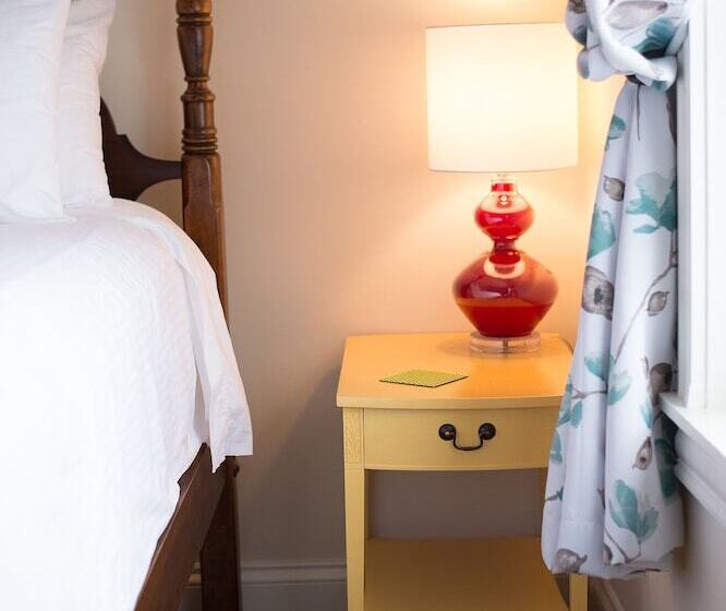 Salt Shaker Deli & Inn