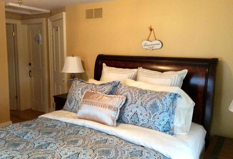 Scarlet Tunic Bed And Breakfast