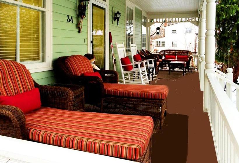 Scarlet Tunic Bed And Breakfast