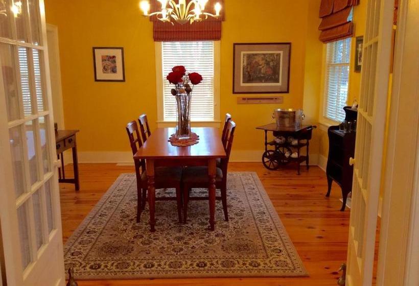 Scarlet Tunic Bed And Breakfast