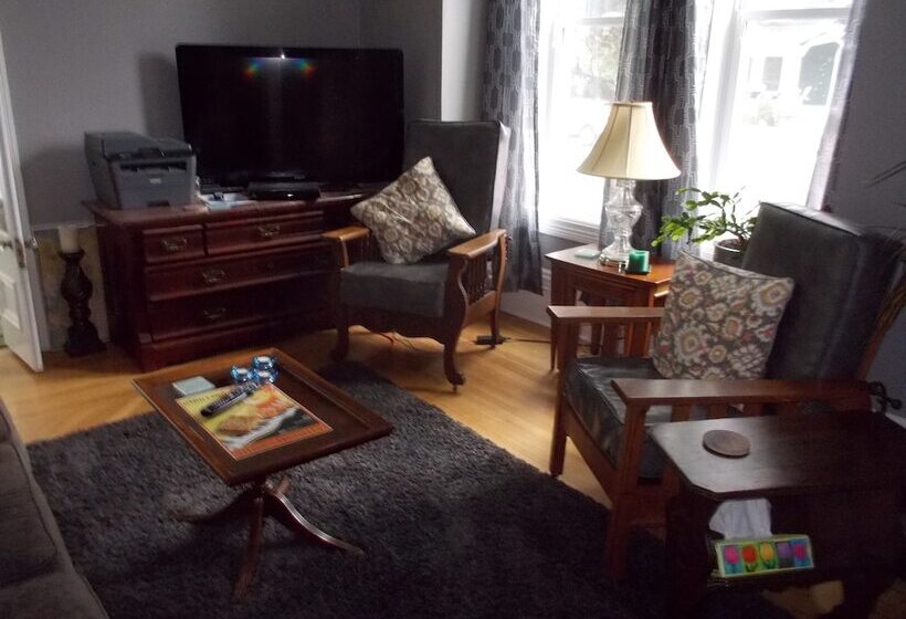 Seaway Manor B&b
