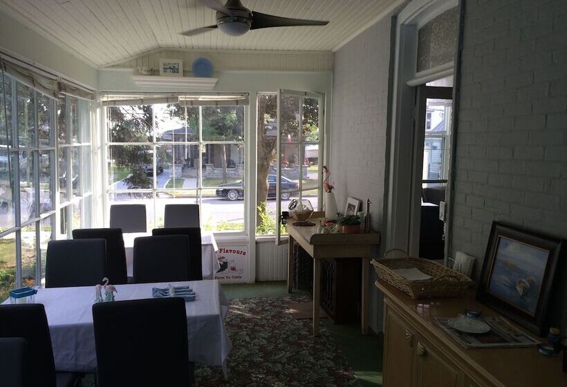 Seaway Manor B&b