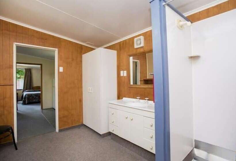 Travellers Inn Motel