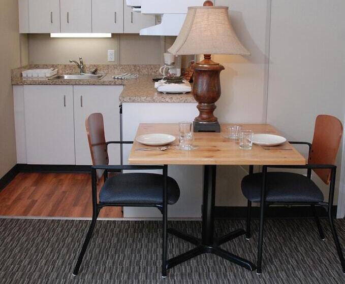 Triple J Hotel & Cabins