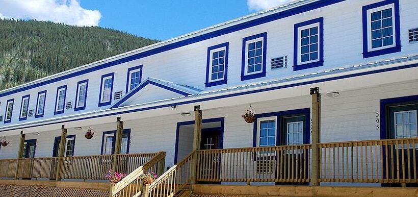 Triple J Hotel & Cabins