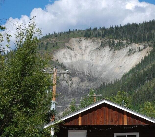 Triple J Hotel & Cabins