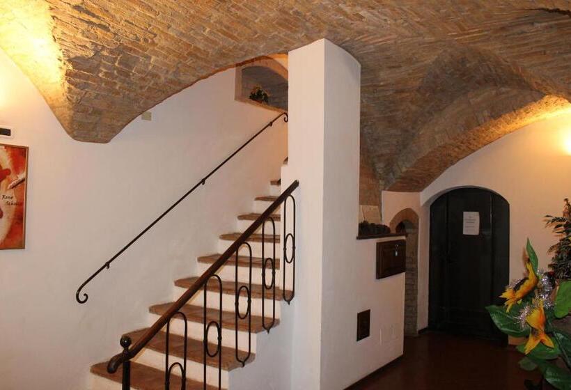 A La Casa Dei Potenti