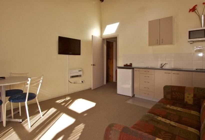 הוסטל Alpine Motel