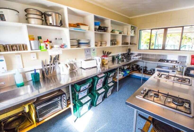 Общежитие Bay Of Islands Lodge