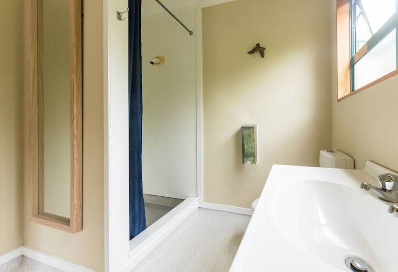 Общежитие Bay Of Islands Lodge