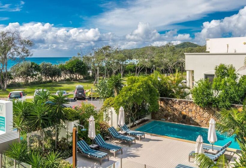 Bayview Beachfront Apartments, In Town Right On The Beach