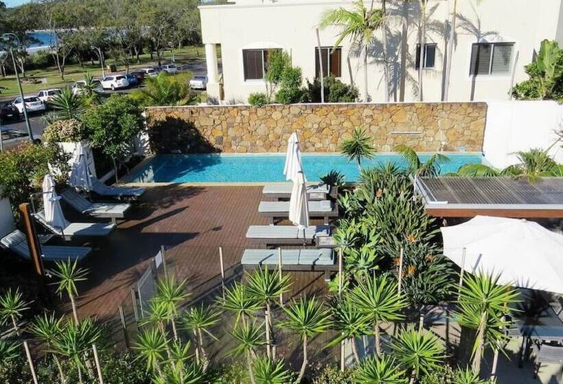 Bayview Beachfront Apartments, In Town Right On The Beach