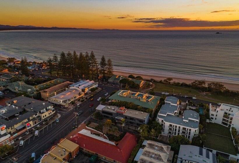 Bayview Beachfront Apartments, In Town Right On The Beach