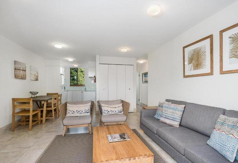 Bayview Beachfront Apartments, In Town Right On The Beach