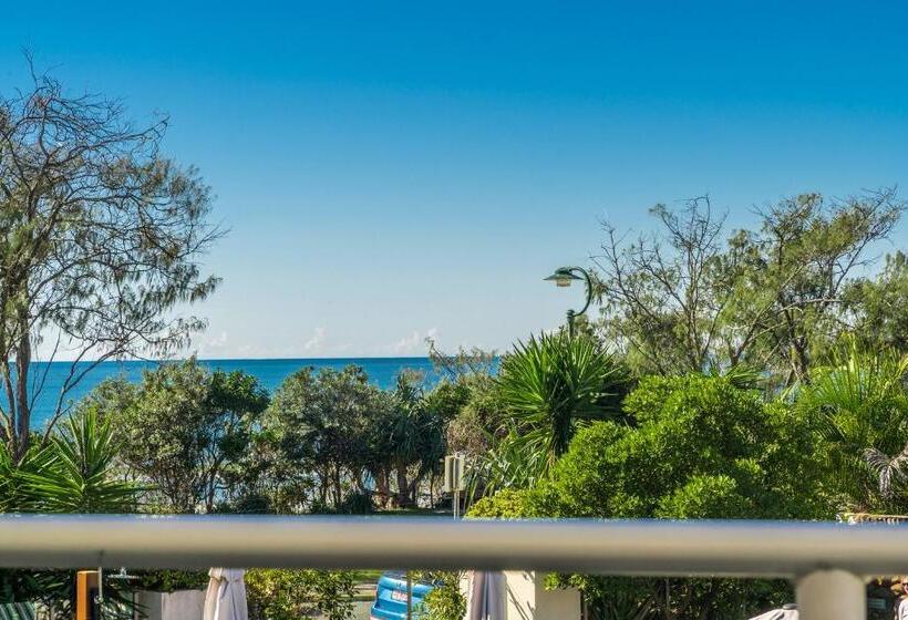 Bayview Beachfront Apartments, In Town Right On The Beach