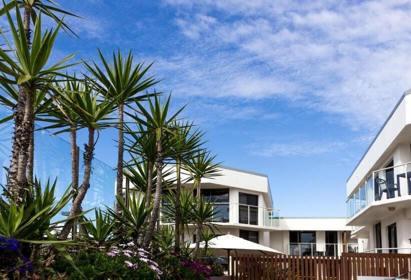 Bayview Beachfront Apartments, In Town Right On The Beach