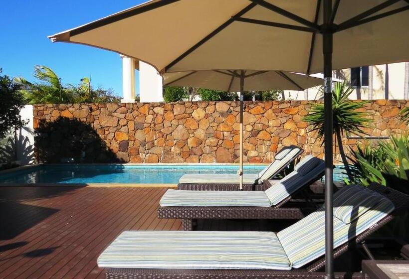 Bayview Beachfront Apartments, In Town Right On The Beach