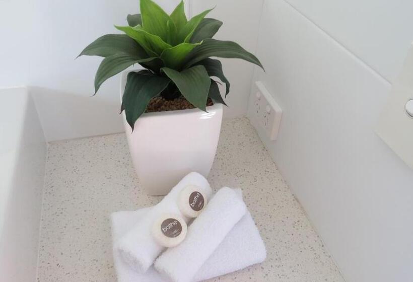 Bayview Beachfront Apartments, In Town Right On The Beach