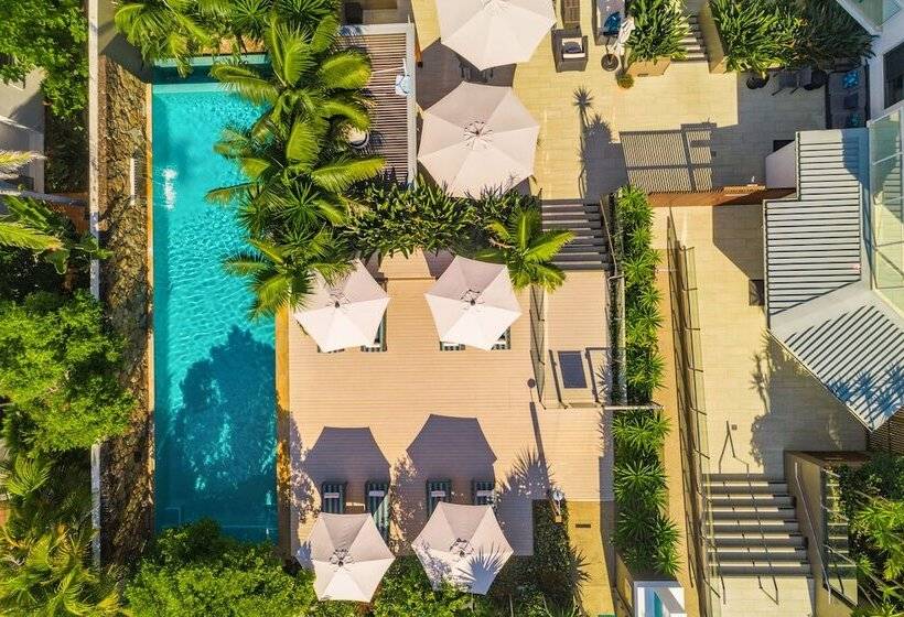 Bayview Beachfront Apartments, In Town Right On The Beach