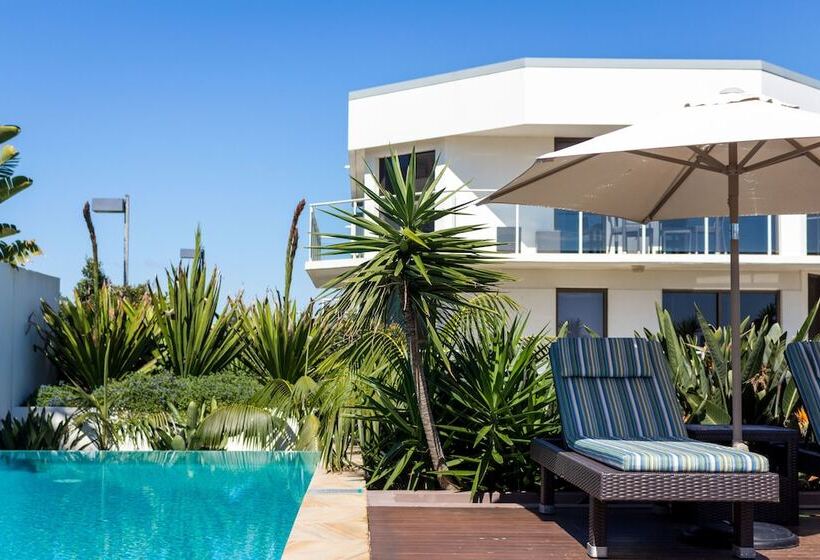 Bayview Beachfront Apartments, In Town Right On The Beach