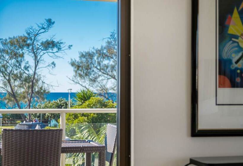 Bayview Beachfront Apartments, In Town Right On The Beach