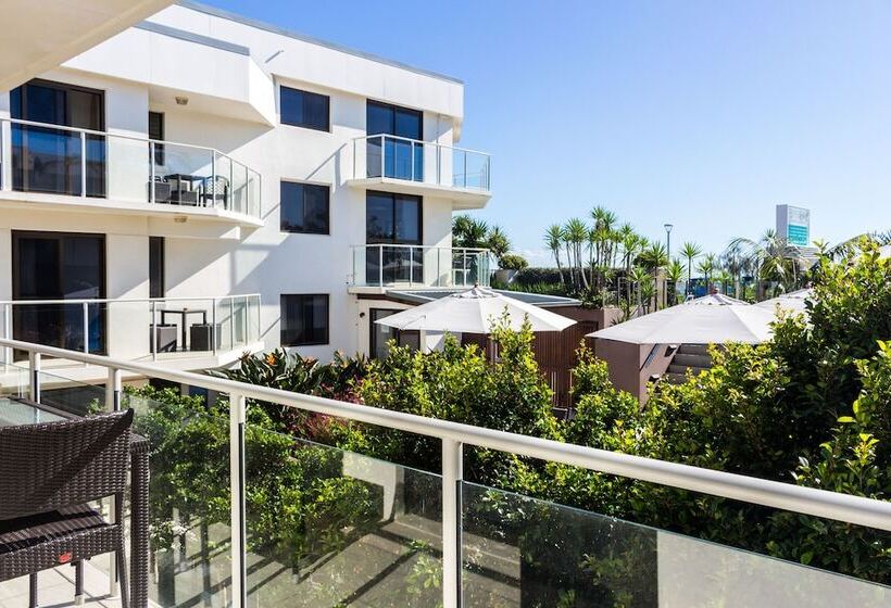 Bayview Beachfront Apartments, In Town Right On The Beach