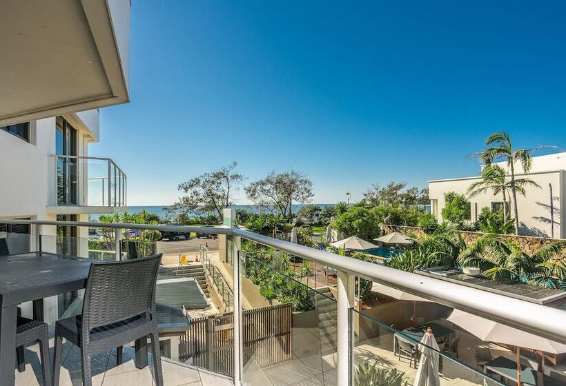 Bayview Beachfront Apartments, In Town Right On The Beach