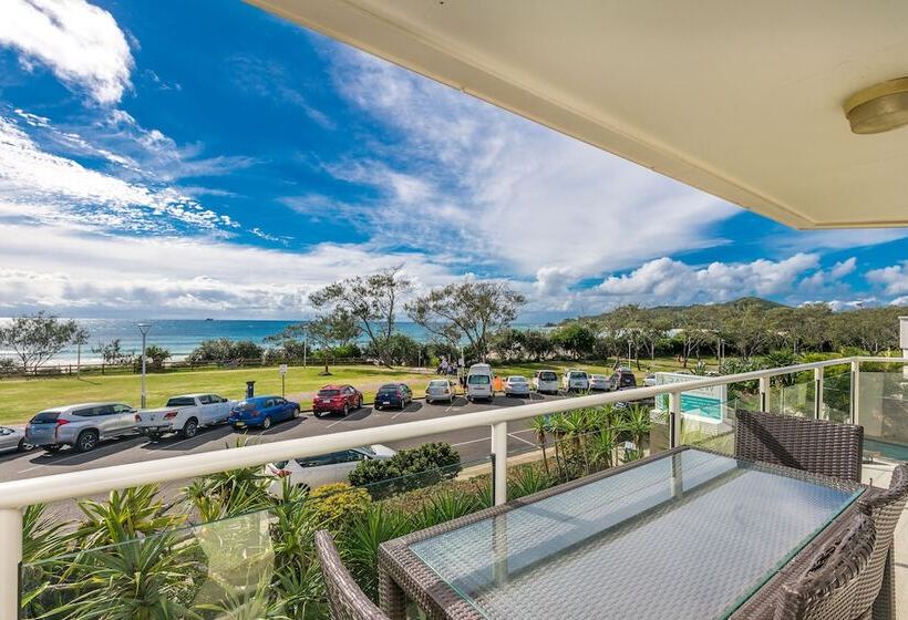 Bayview Beachfront Apartments, In Town Right On The Beach