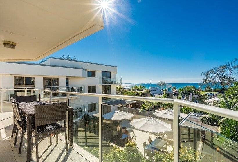 Bayview Beachfront Apartments, In Town Right On The Beach