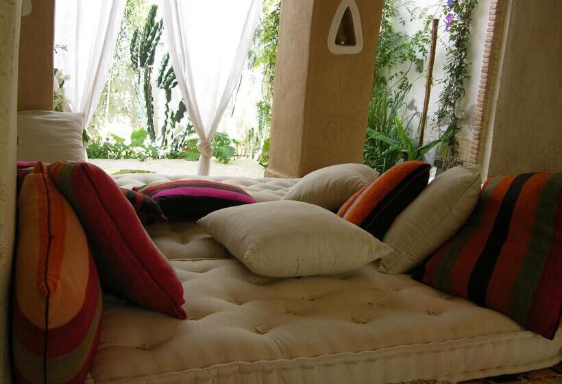 تختخواب و صبحانه Dar Zahia