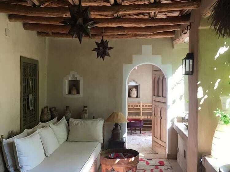 تختخواب و صبحانه Dar Zahia