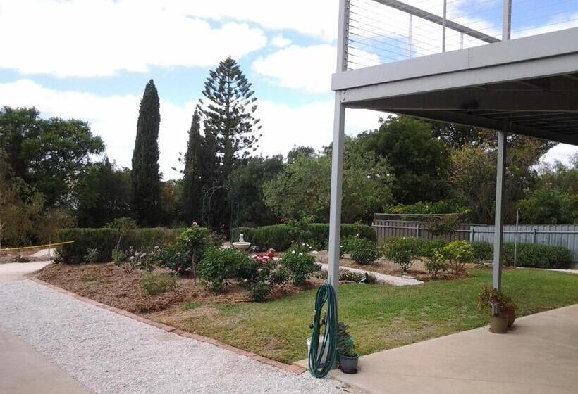 مبيت وإفطار Lyreen's Apartment