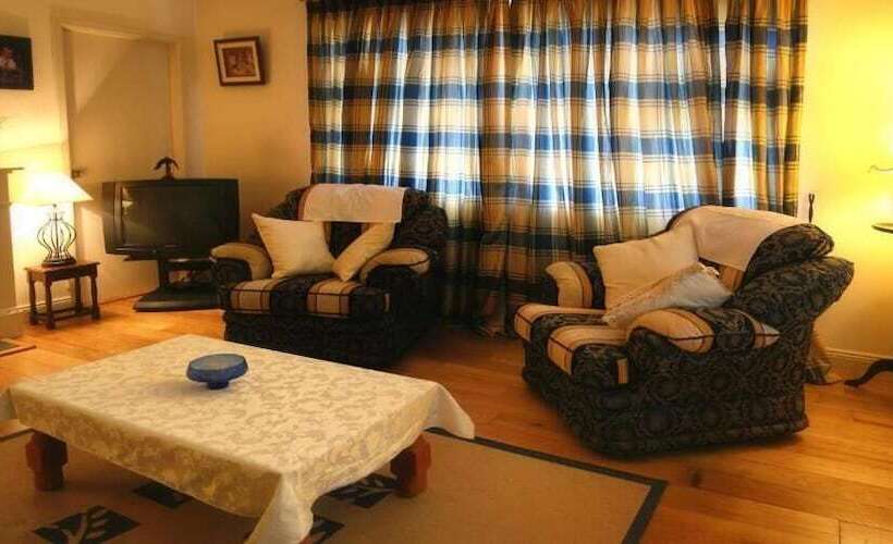 Broadlands Bed And Breakfast