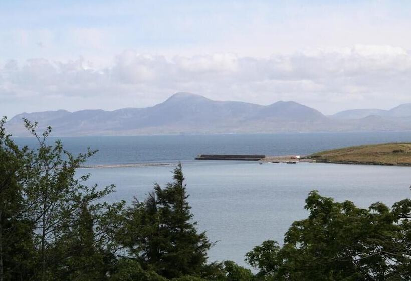 Broadlands Bed And Breakfast