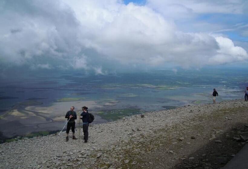 Broadlands Bed And Breakfast