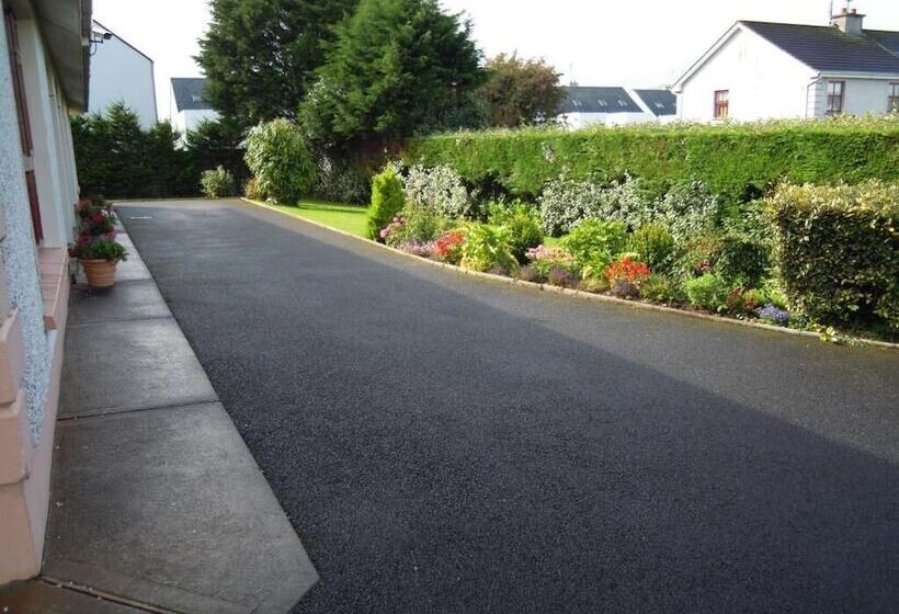 Broadlands Bed And Breakfast