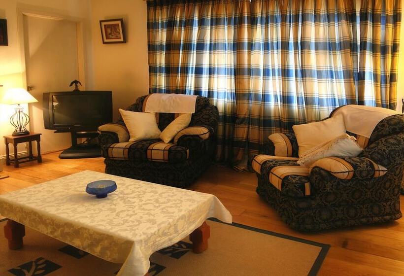 Broadlands Bed And Breakfast