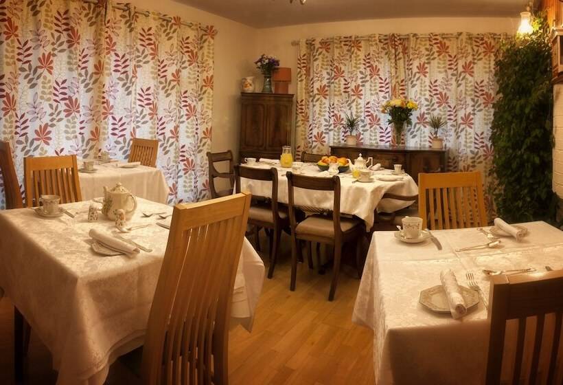 Broadlands Bed And Breakfast