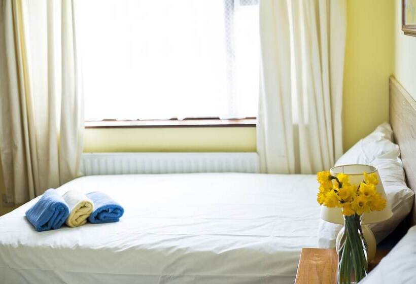 Cloverfox Connemara Hostel