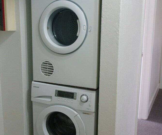 Hampton Court Apartments