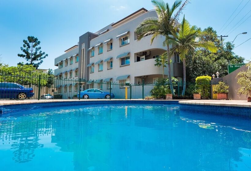 Hampton Court Apartments