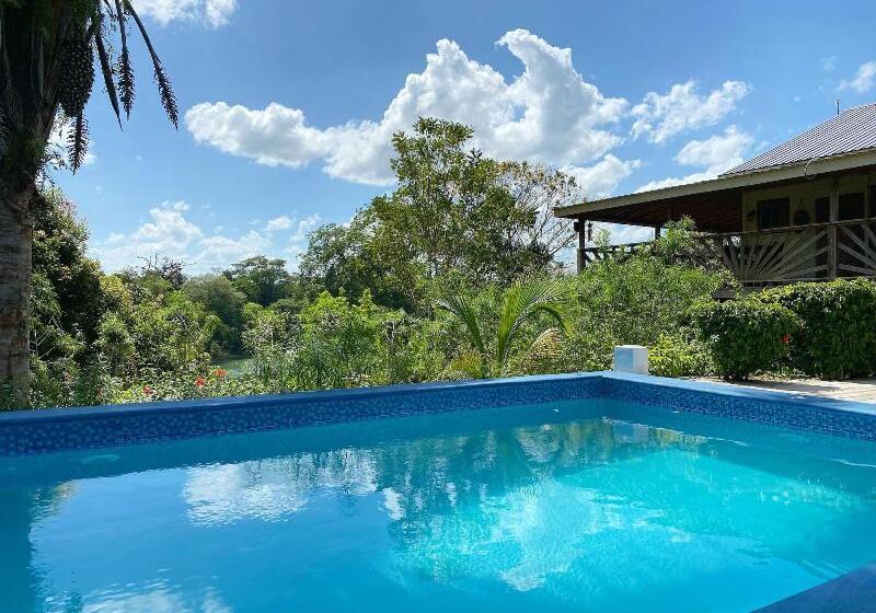 בית מלון כפרי Dream Valley Belize